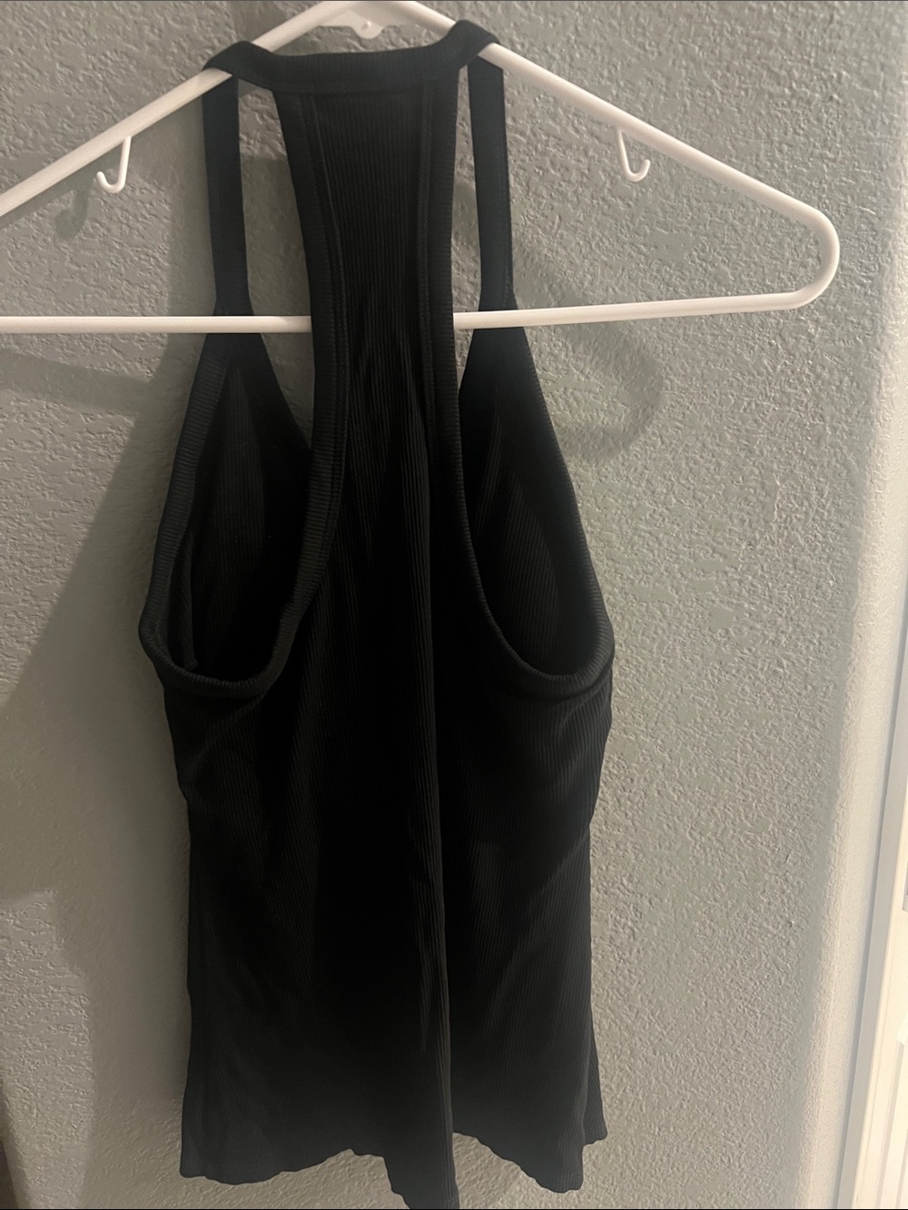 Danysu Black Ribbed V-Neck Racerback Tank Top - Picture 3 of 3